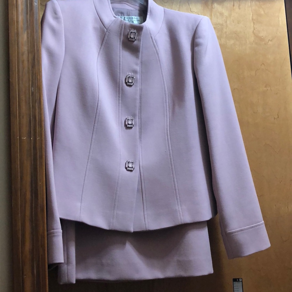 Tahari skirt suit